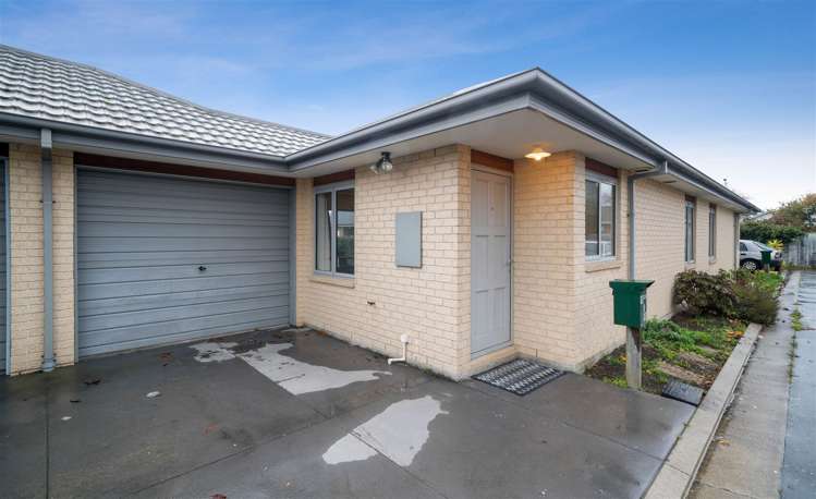 10/10 Collins Street Addington_11