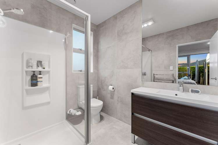 15 Symes Drive Red Beach_13