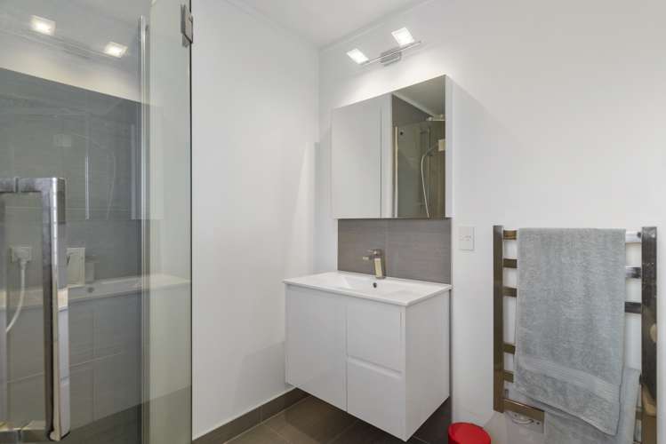 2/201 Abbotts Way Remuera_8