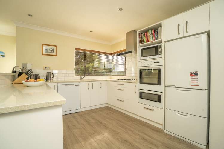 4 Claverton Grove Churton Park_14