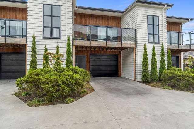 Modern Two Bedroom Townhouse in Hamilton East