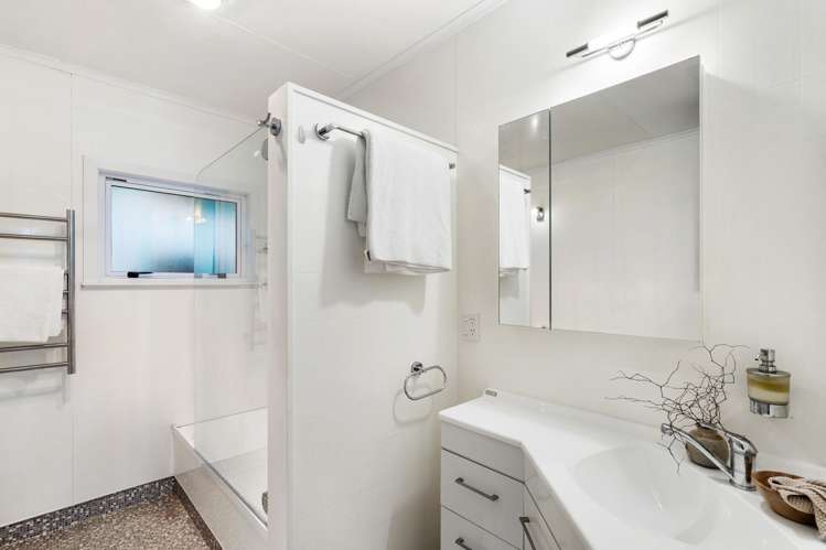 1 Lucy Road Bluff Hill_12