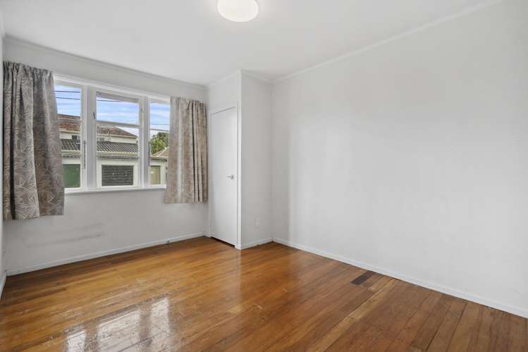 57 Hewer Crescent Naenae_9