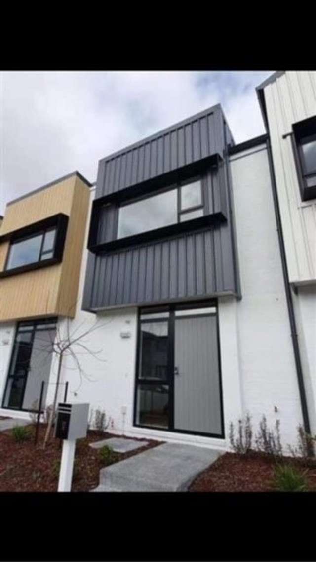 2 bedroom townhouse in Richmond Development