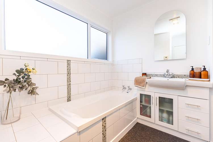 56 Great North Road Saint Johns Hill_19