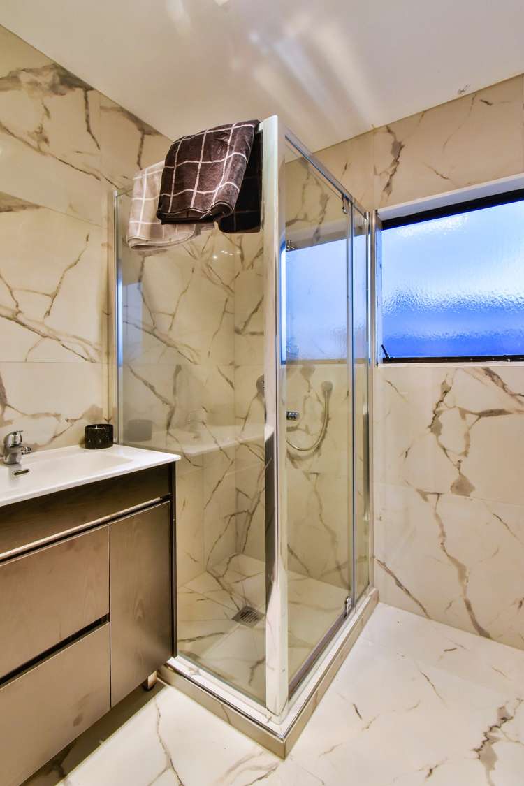 2/6 Hatherley Place Clendon Park_13