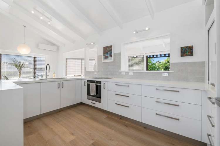 19 Zita Avenue Matakatia_8