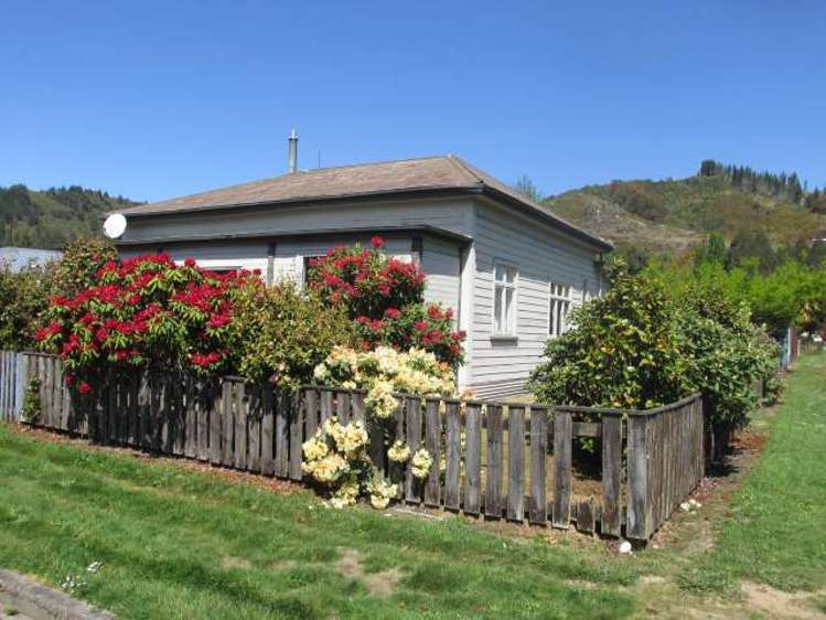 85 Shiel Street Reefton_8