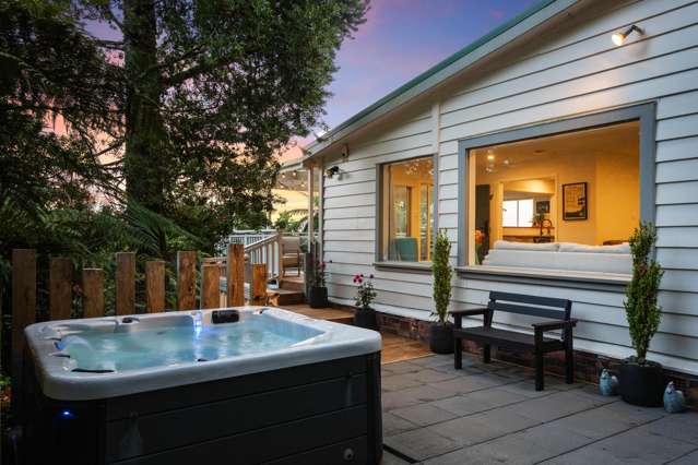 462 Scenic Drive Waiatarua_4