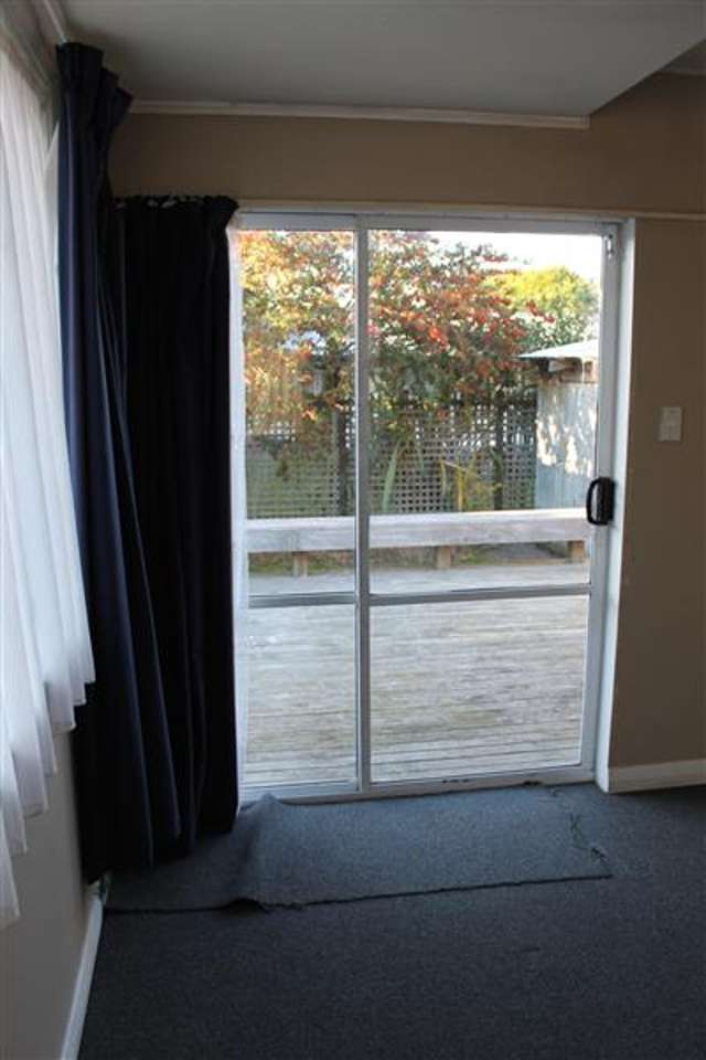 1101 Cunningham Crescent 10490_3