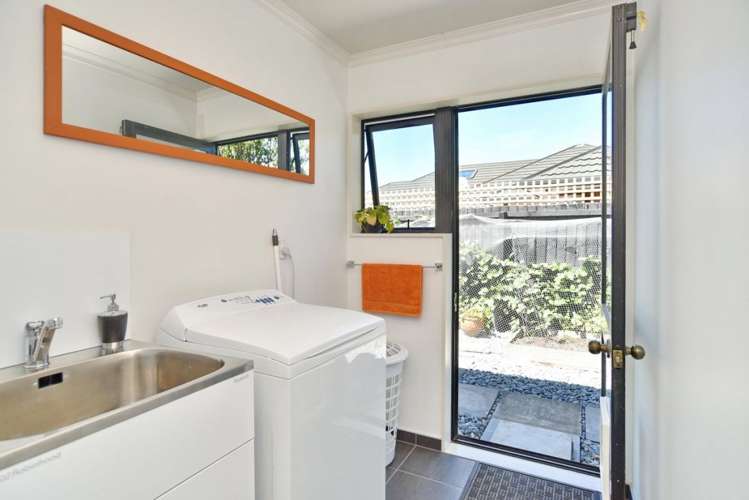 10 Glastonbury Drive Burwood_17