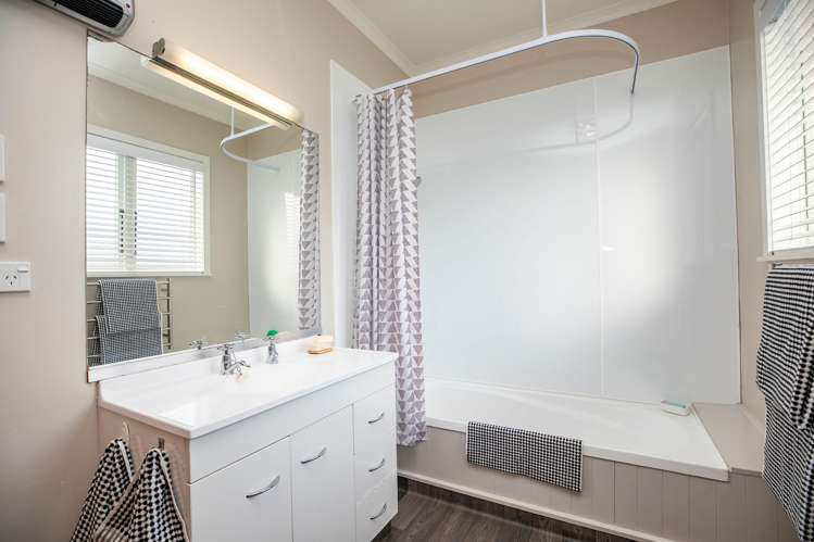 4 Maltby Avenue West End_17