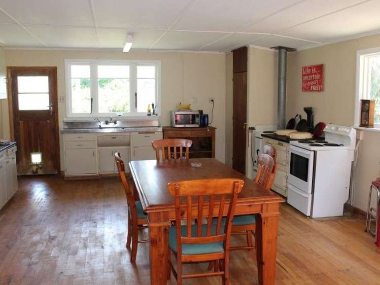 147 Ross Road Rangitikei Surrounds_13