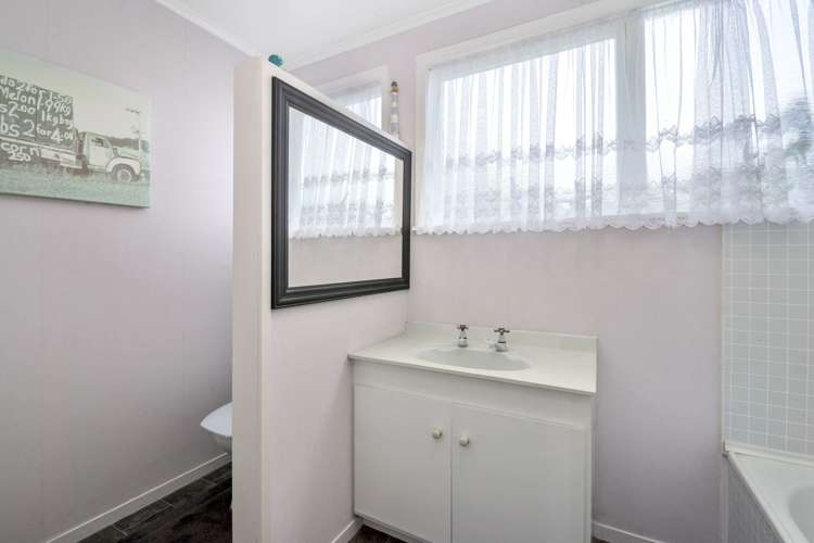 5 Armstrong Grove Hilltop_15