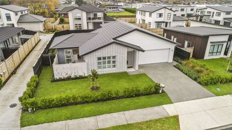 37 Andalusian Way Karaka_17