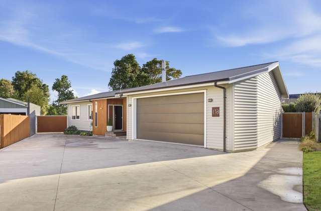Extensively upgraded family living