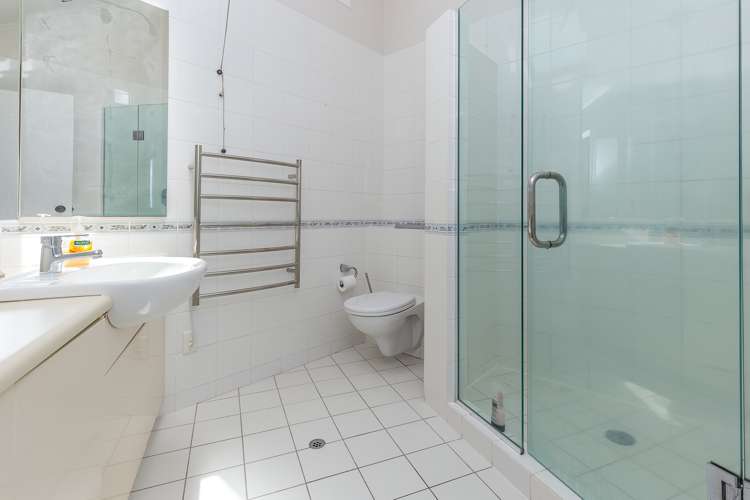 26 Hamana Street Narrow Neck_13