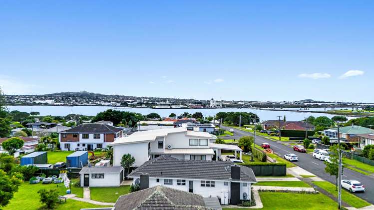 27 Shortt Avenue Mangere Bridge_13