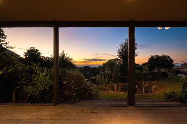 Coastal Charm Meets Rustic Luxury in Rarangi