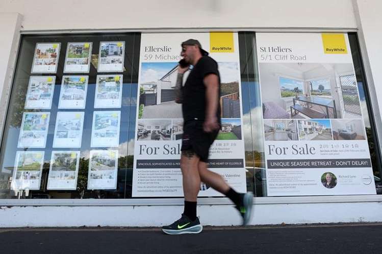 Tony Alexander: What the OCR hold and rising inflation mean for mortgage rates