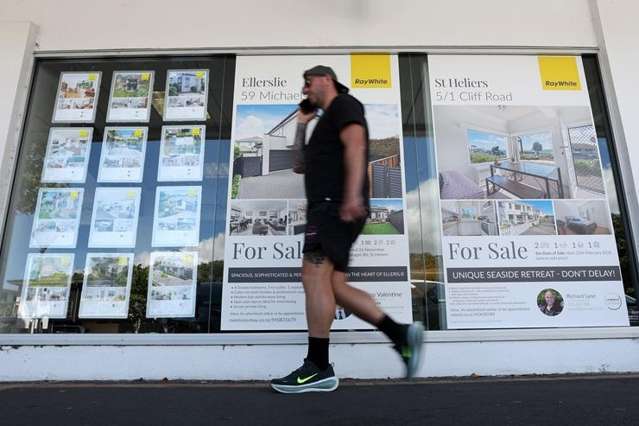 Tony Alexander: What the OCR hold and rising inflation mean for mortgage rates
