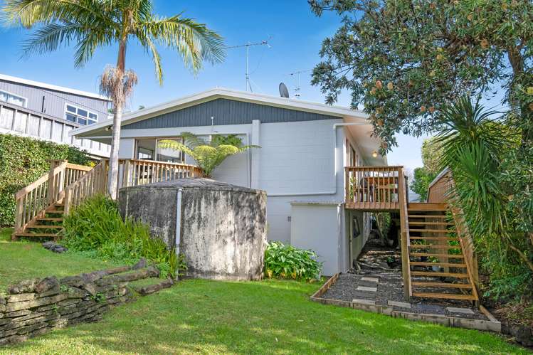 39 Gledstane Road Stanmore Bay_16