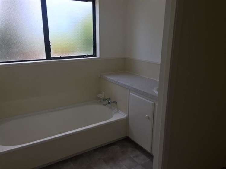 2/139 Clevedon Road Papakura_5