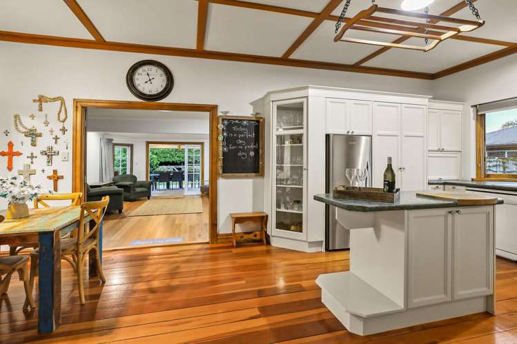 741 River Road Chartwell_9