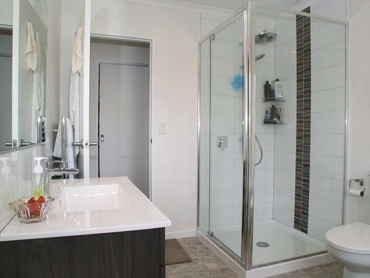 8 Banks Boulevard Whitby_7