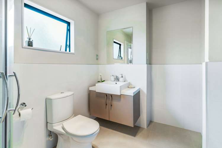 11 Riverglade Parkway Te Atatu South_12