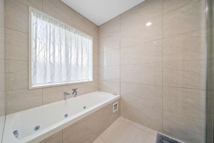 17 Flora Place Wattle Downs_25