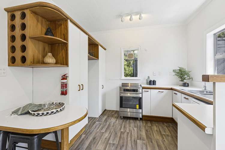 24 Hungerford Road Lyall Bay_2