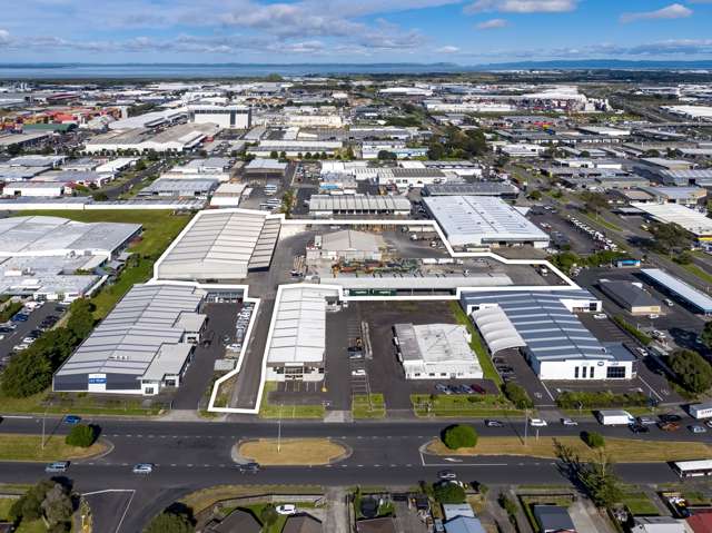 Rare large Wiri landholding offers options