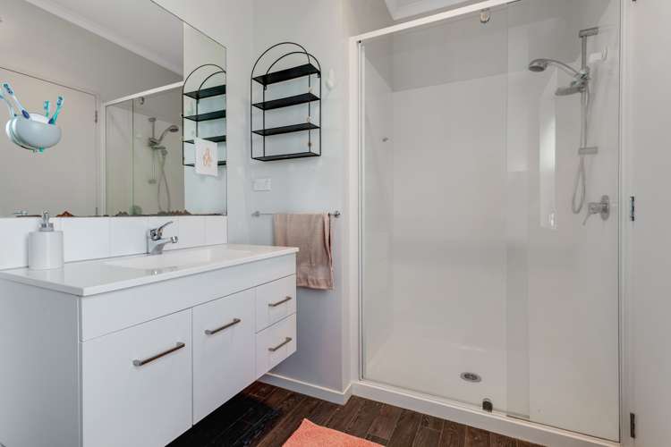 15 Tapuwae Way Mangere Bridge_14