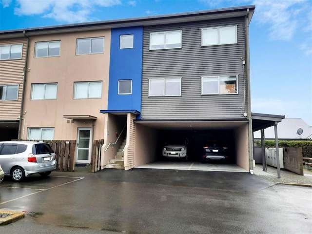 Apartment with Two Car Parks