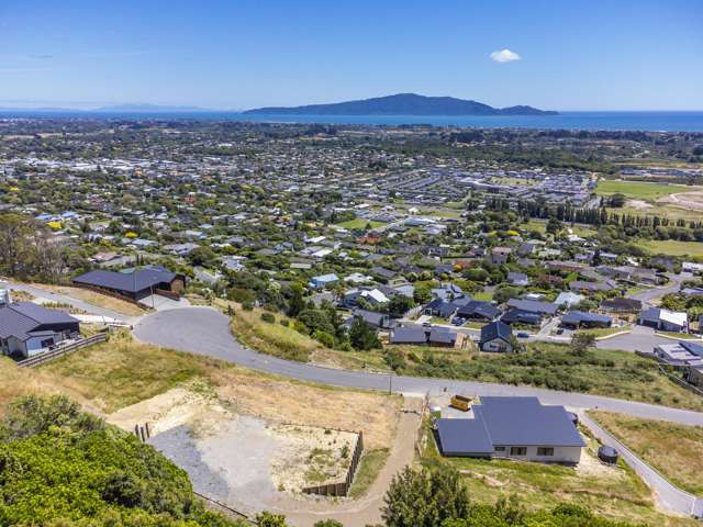 Build your dream home with stunning views!