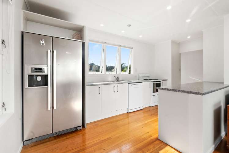 49 The Strand Russell_6