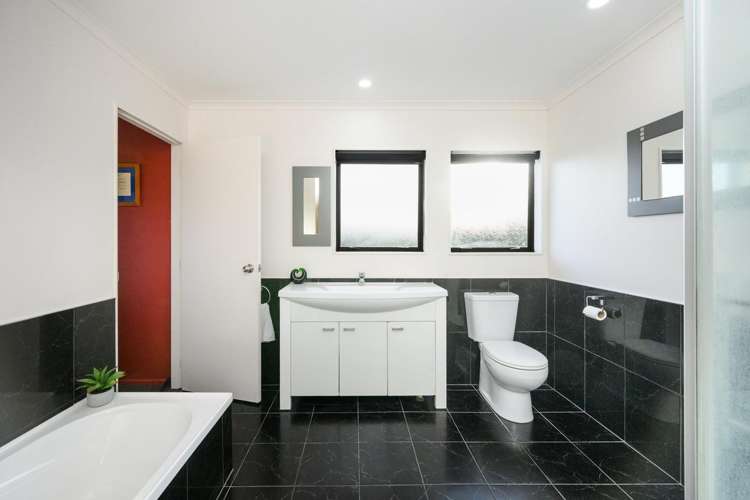 28 Dahlstrom Grove Kelvin Grove_14