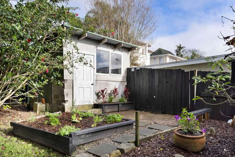 2/4 Corunna Road Milford_24