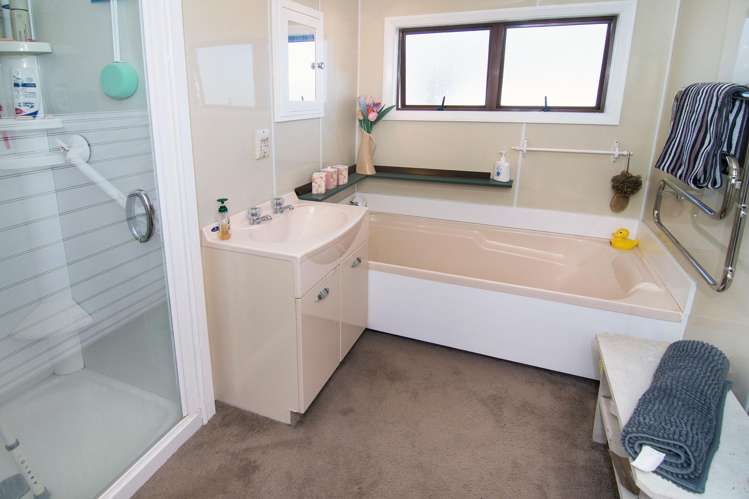 29 Puriri Crescent Lansdowne_7