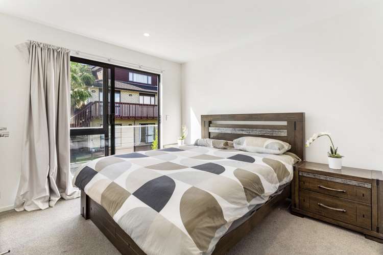 16/26 Springvale Drive Fairview Heights North Shore City Houses