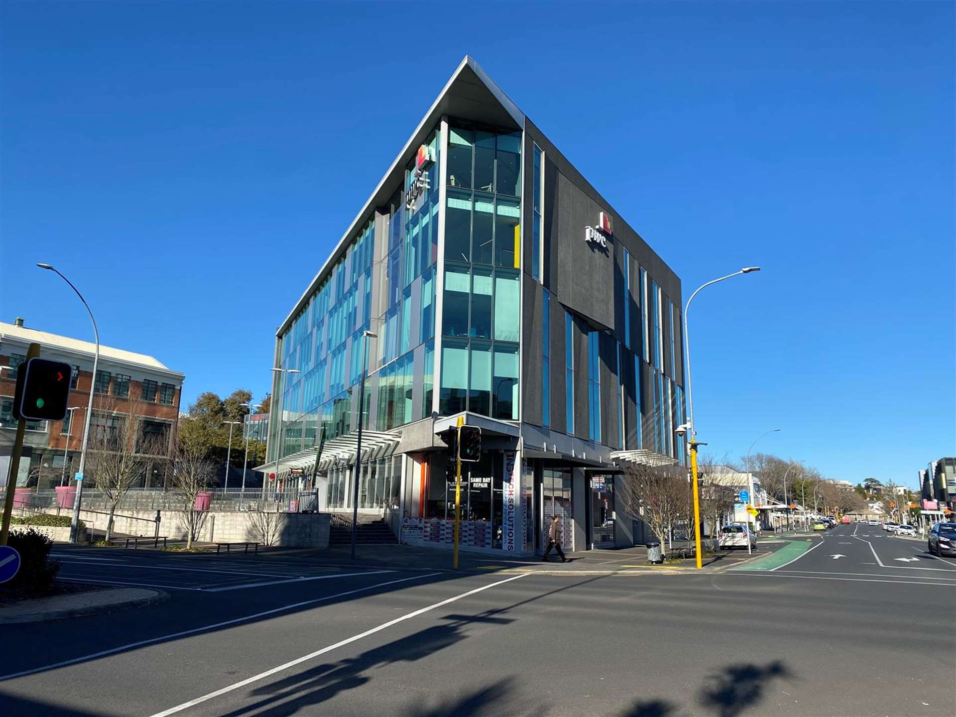 Part 3rd Floor, 109 Ward Street Hamilton Central_0