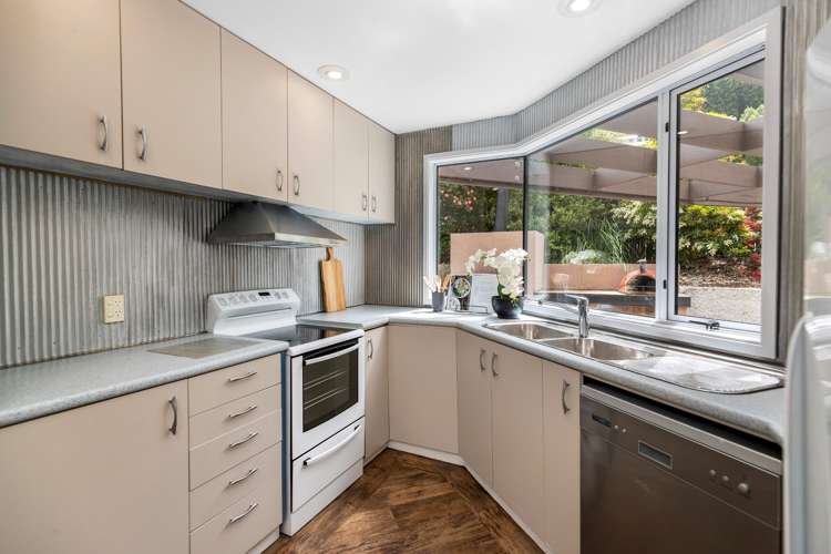 8 Arawata Terrace Fernhill/Sunshine Bay_8