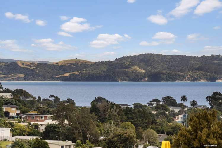 319/17 Link Crescent_3