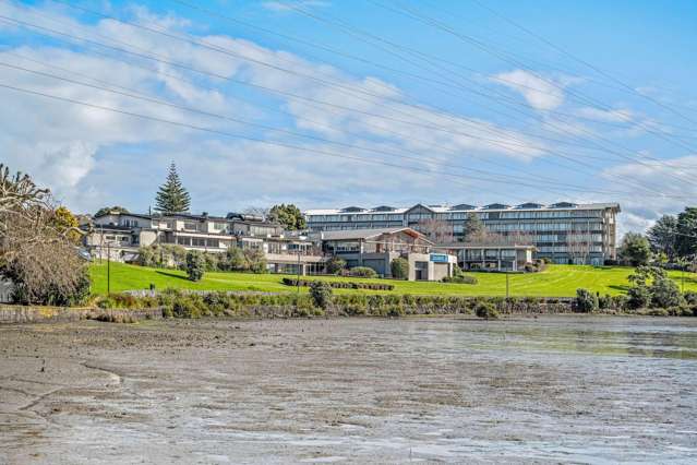 Waipuna Hotel changes hands