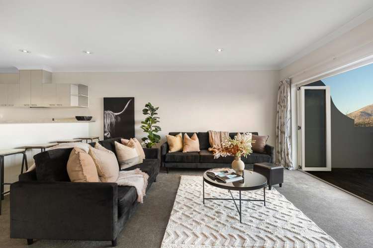 19b Wynyard Crescent Fernhill/Sunshine Bay_7