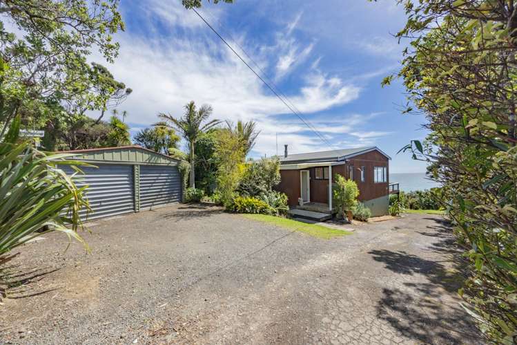 21 Te Ahuahu Road Piha_13