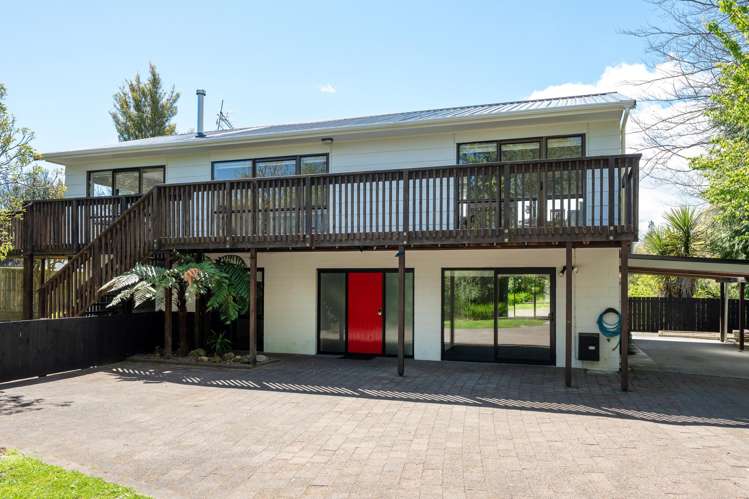 8B Wharepaina Crescent_0