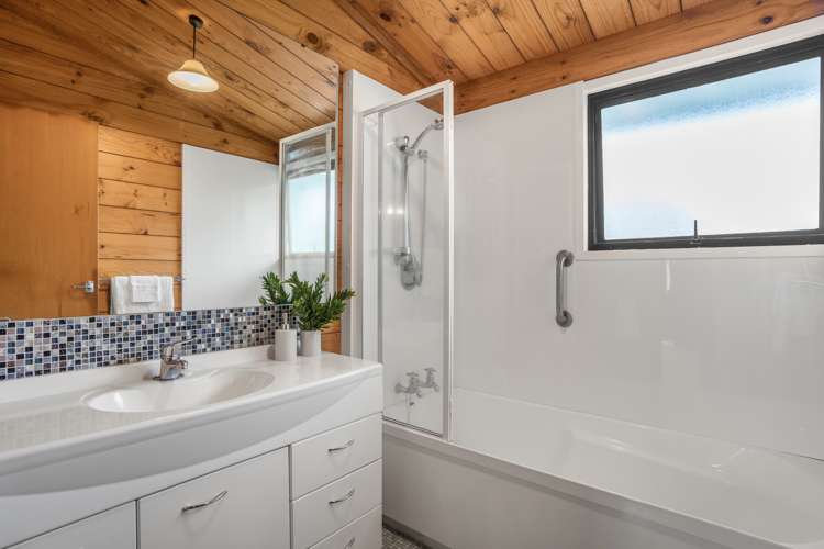 62 Cypress Drive Maungaraki_14