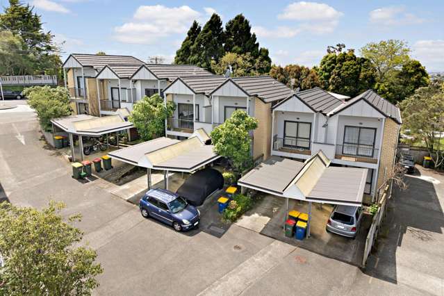 WOW! Low maintenance, High appeal and parking.